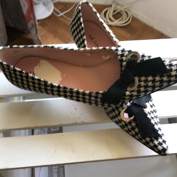 Black and white shoes by Anne Klein size 8 1/2 M outside good condition - Picture 3 of 7